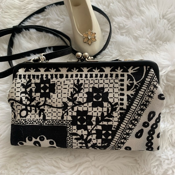 BRIGHTON Vintage black/white Embroidered floral crossbody bag VGUC++ - Picture 4 of 12